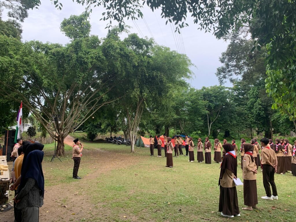 Mahasiswa PGMI Institut Agama Islam Muhammad Azim Jambi Sukses Gelar PERJUSAMI dan Pelatihan Dasar Kepramukaan